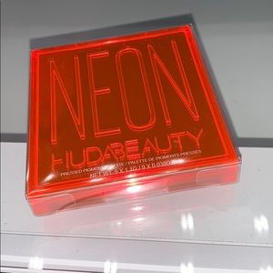 HUDA BEAUTY NEON ORANGE OBSESSIONS